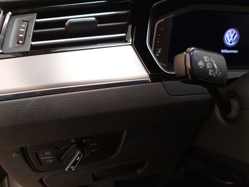 Volkswagen Passat Variant 2.0 TDI Elegance automatik • ACC • LED — 7