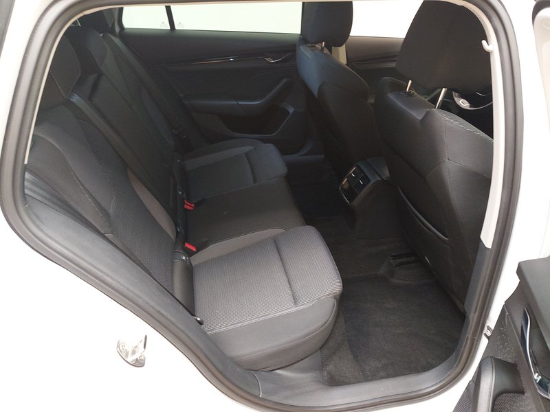Škoda Octavia Combi 1.0 TSI automatik Ambition • Full LED — 12