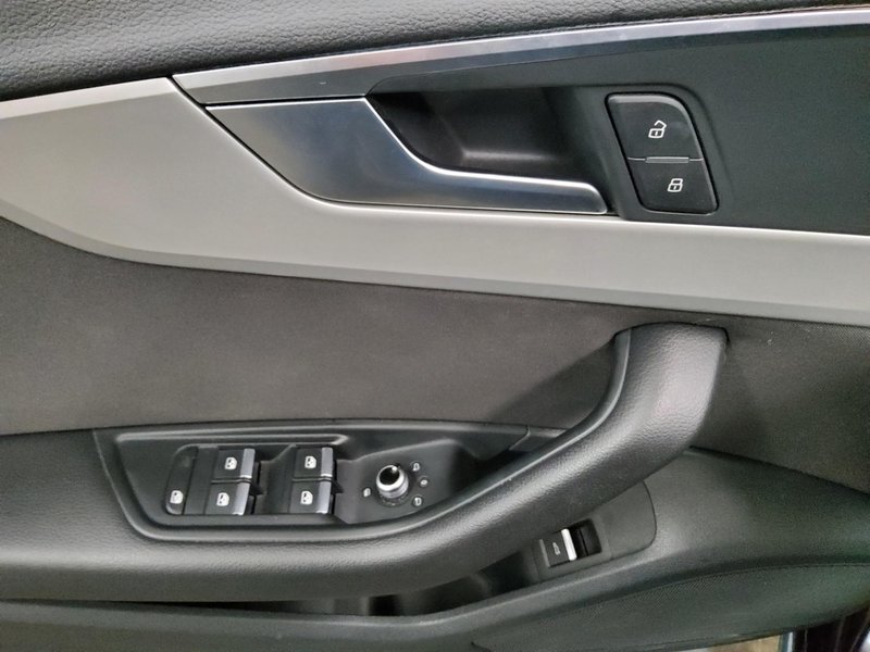 Audi A4 40 TFSI advanced • ACC • LED — 10