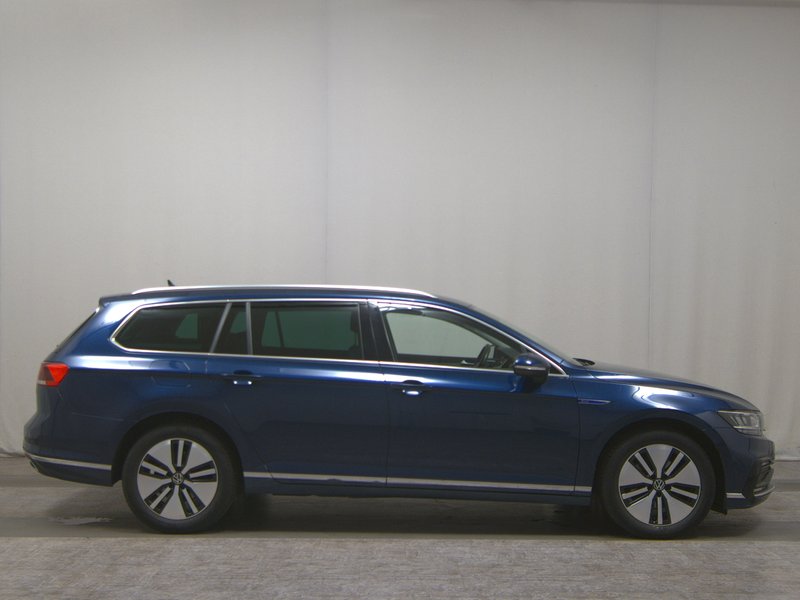 Volkswagen Passat Variant GTE 1.4 TSI automatik • HUD • bežično punjenje