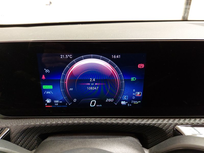 Mercedes-Benz A 250 e automatik • LED • navigacija — 24
