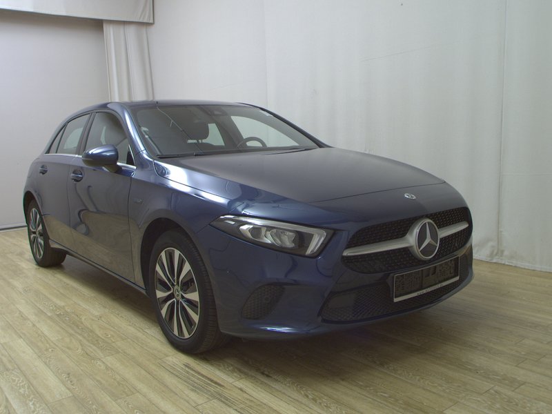 Mercedes-Benz A 250 e automatik • LED • navigacija — 3
