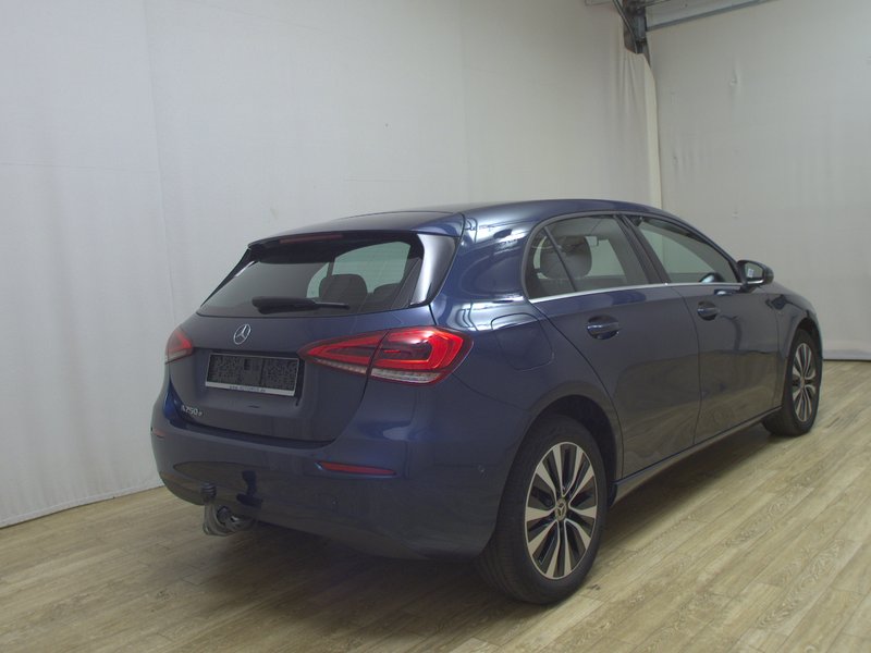 Mercedes-Benz A 250 e automatik • LED • navigacija — 4