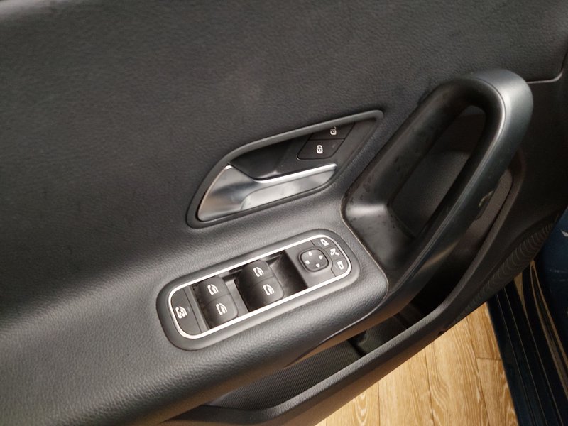 Mercedes-Benz A 250 e automatik • LED • navigacija — 5