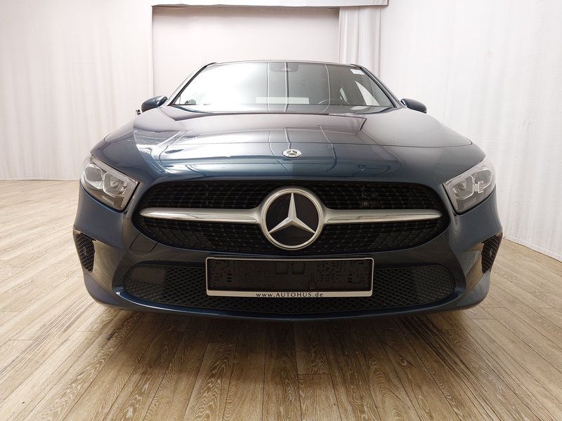 Mercedes-Benz A 250 e automatik • LED • navigacija — 9