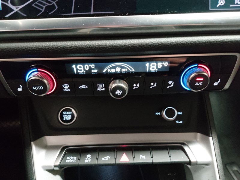 Audi Q3 Sportback 45 TFSI e automatik S line • ACC • LED — 19