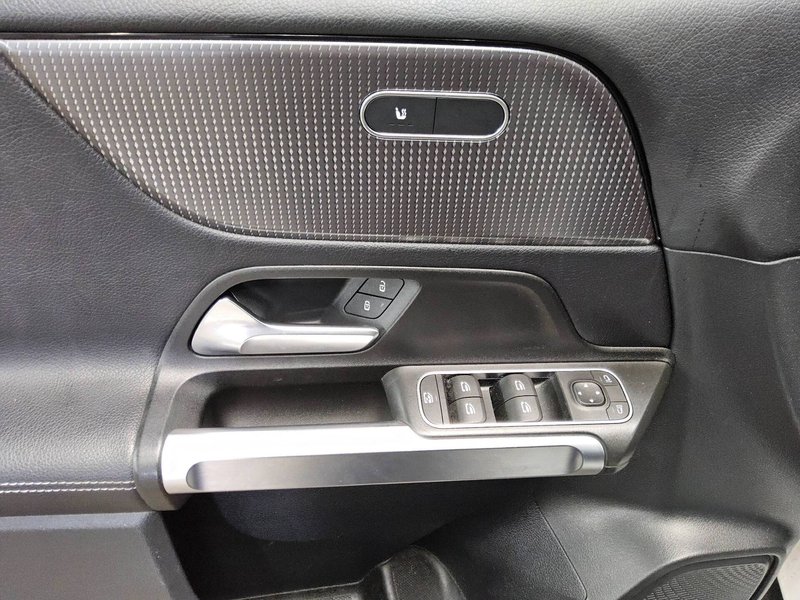 Mercedes-Benz GLB 200 d automatik Progressive • panorama • LED — 10