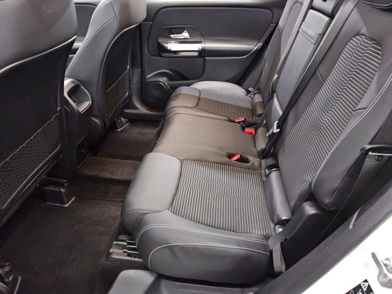 Mercedes-Benz GLB 200 d automatik Progressive • panorama • LED — 13