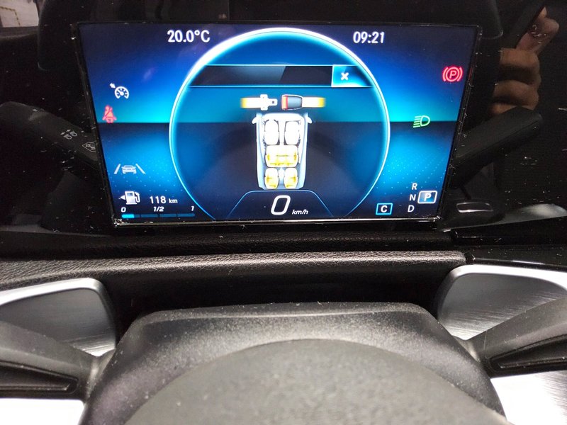 Mercedes-Benz GLB 200 d automatik Progressive • panorama • LED — 8