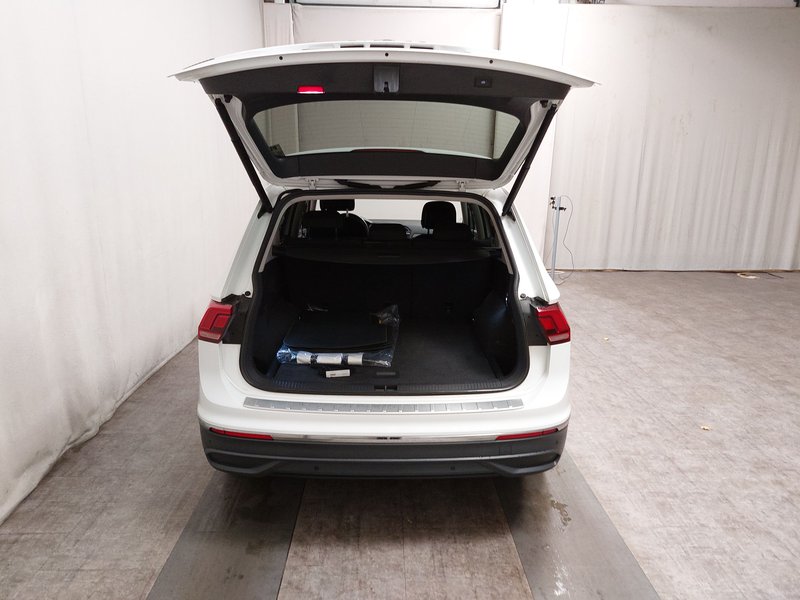 VW Tiguan Allspace 2.0 TDI automatik Life • ACC • HUD — 17