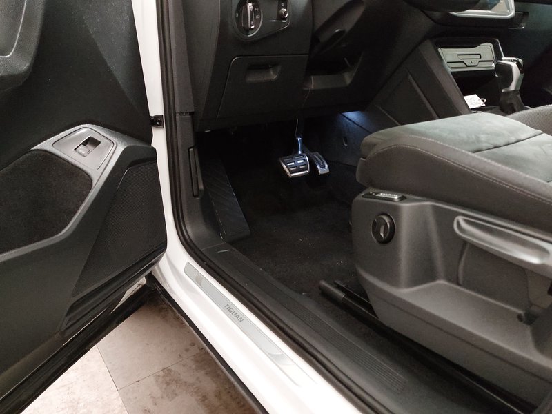 VW Tiguan Allspace 2.0 TDI automatik Life • ACC • HUD — 7
