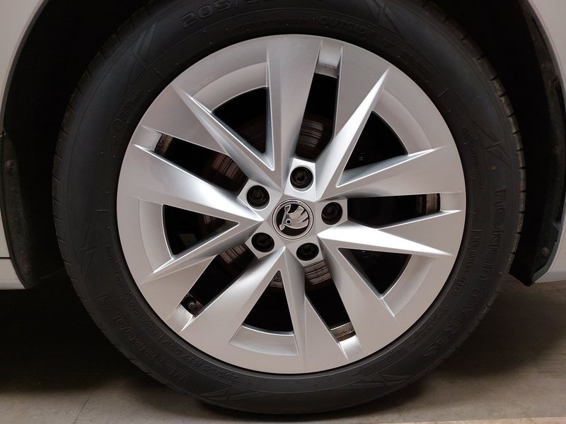 Škoda Octavia Kombi 2.0 TDI automatik Style • ACC • AHK — 11