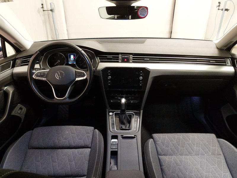 Volkswagen Passat 2.0 TDI automatik Business • ACC • AHK — 17