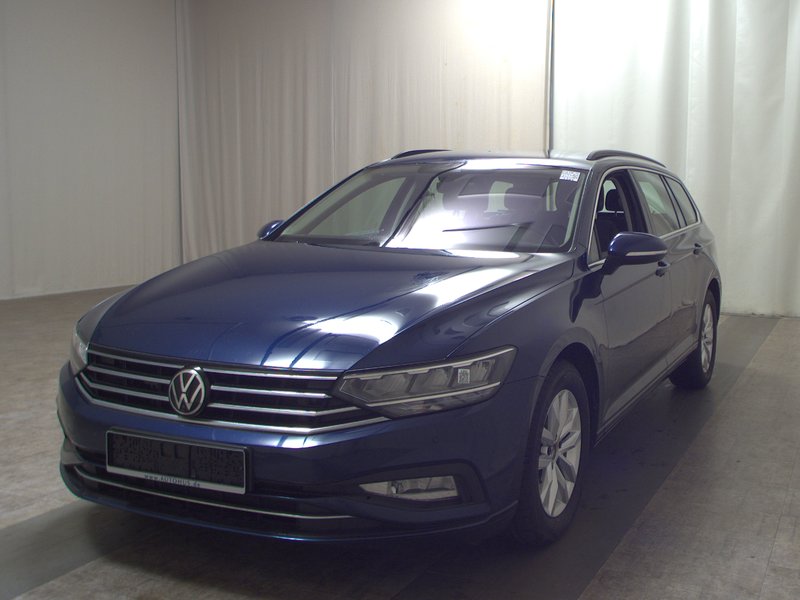 Volkswagen Passat 2.0 TDI automatik Business • ACC • AHK — 2