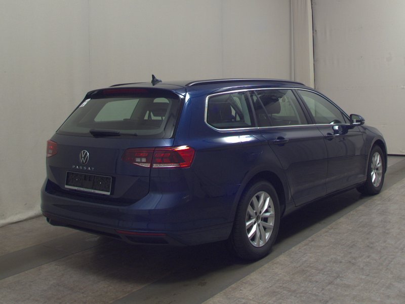 Volkswagen Passat 2.0 TDI automatik Business • ACC • AHK — 4