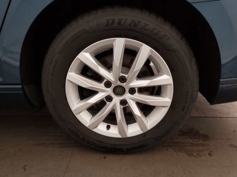 Volkswagen Passat 2.0 TDI automatik Business • ACC • AHK — 8