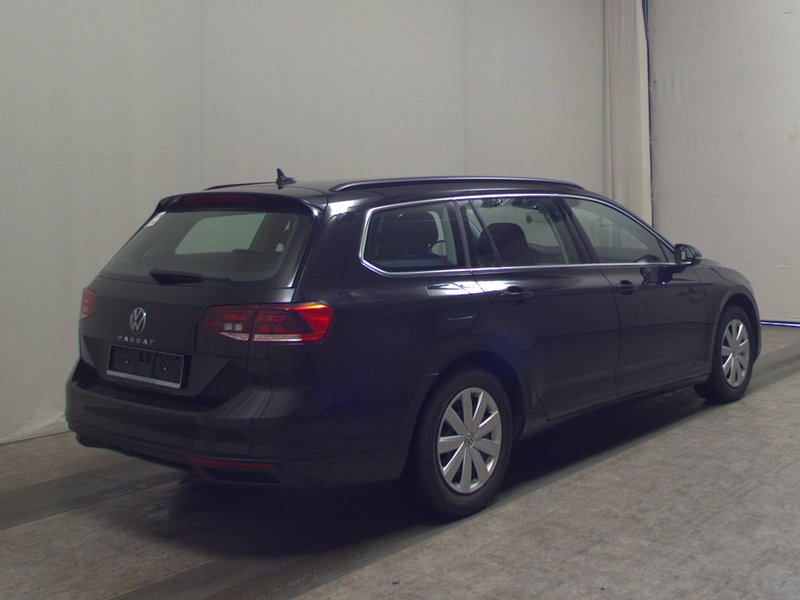 Volkswagen Passat Variant 2.0 TDI automatik Business • električna peta vrata — 4