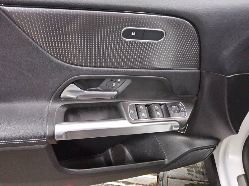 Mercedes-Benz GLB 220 d automatik Progressive • ACC • LED — 10