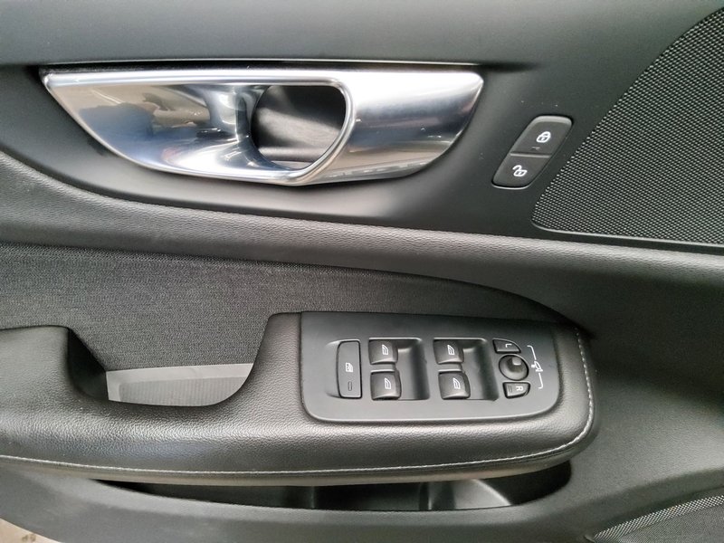 Volvo V60 D3 Momentum Pro automatik • električna vrata prtljažnika • LED — 10