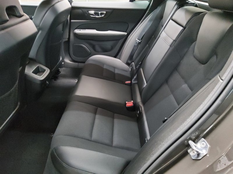 Volvo V60 D3 Momentum Pro automatik • električna vrata prtljažnika • LED — 13
