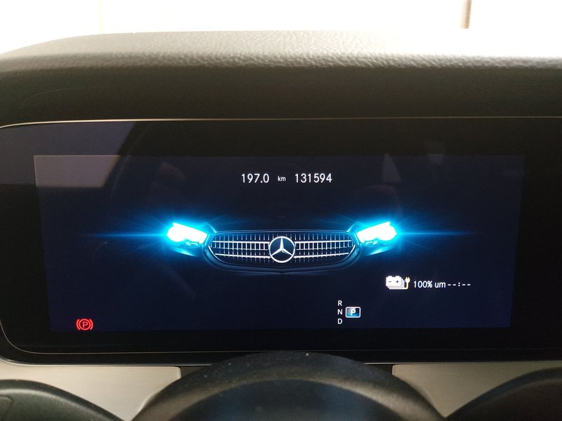 Mercedes-Benz E 300 de 4MATIC automatik Avantgarde • električna peta vrata • HUD — 17
