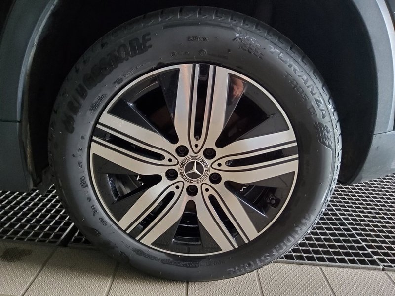 Mercedes-Benz EQA 250 • ACC • LED — 11
