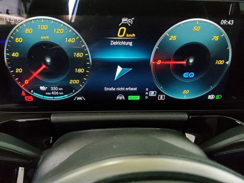 Mercedes-Benz EQA 250 • ACC • LED — 8