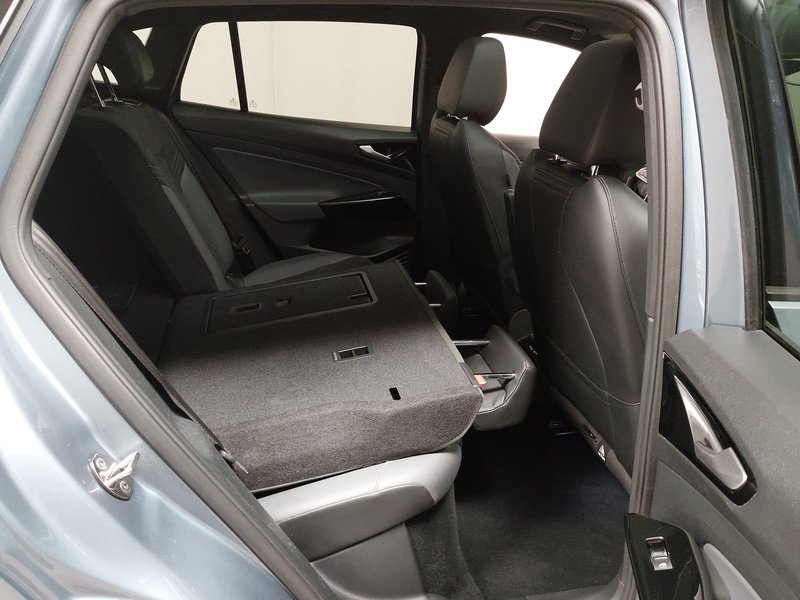 Volkswagen ID.4 Pro Performance • 360° kamera • ACC — 11