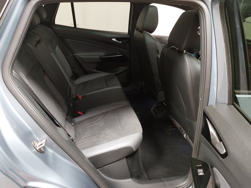 Volkswagen ID.4 Pro Performance • 360° kamera • ACC — 12