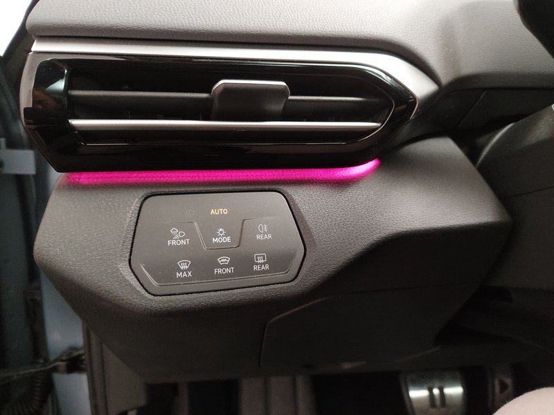 Volkswagen ID.4 Pro Performance • 360° kamera • ACC — 7