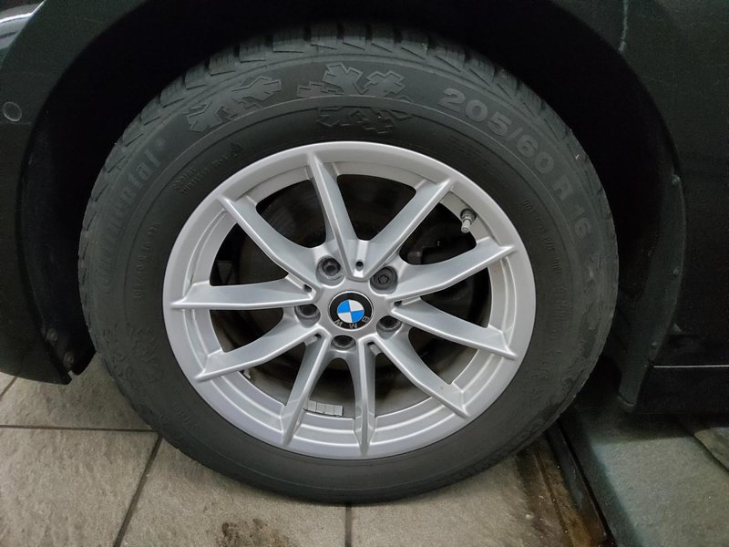 BMW 320d automatik Advantage • ACC • Full LED — 10