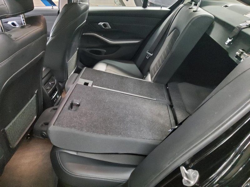 BMW 320d automatik Advantage • ACC • Full LED — 12