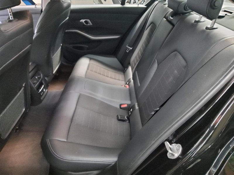 BMW 320d automatik Advantage • ACC • Full LED — 13