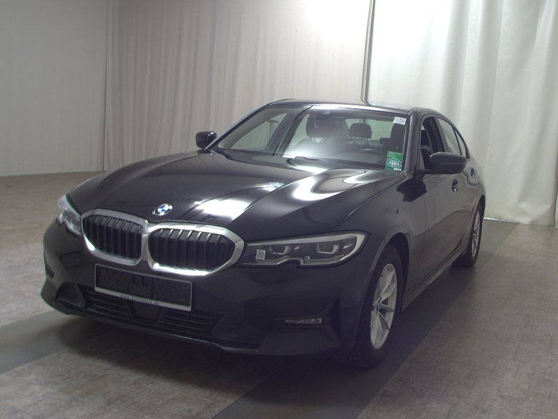 BMW 320d automatik Advantage • ACC • Full LED — 2