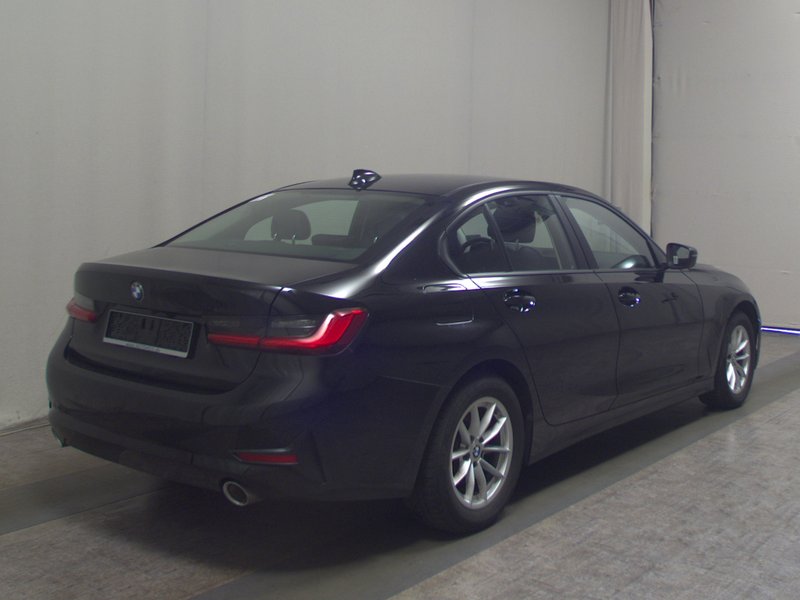 BMW 320d automatik Advantage • ACC • Full LED — 4