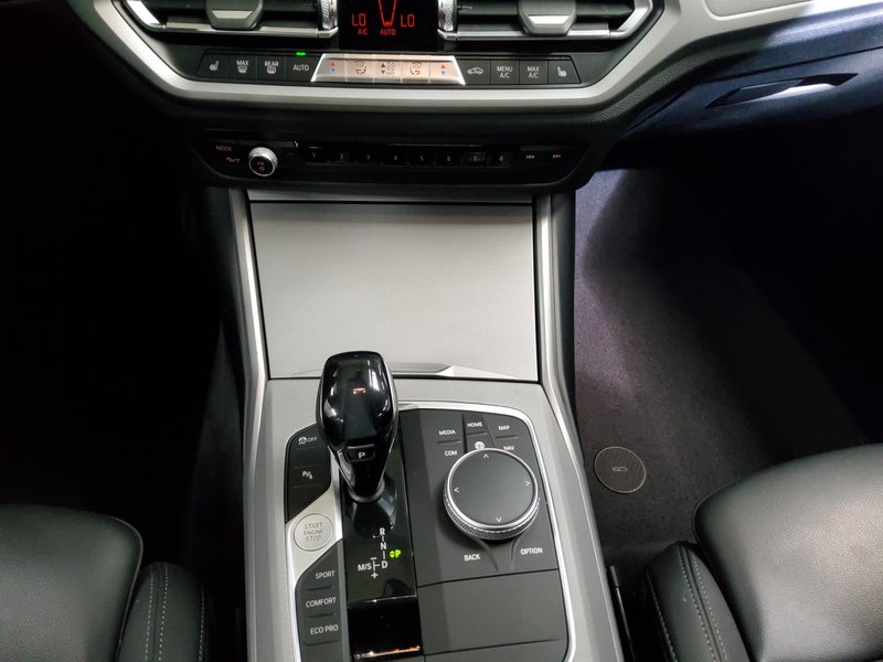 BMW 320d automatik Advantage • ACC • Full LED — 6