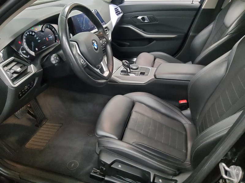 BMW 320d automatik Advantage • ACC • Full LED — 8
