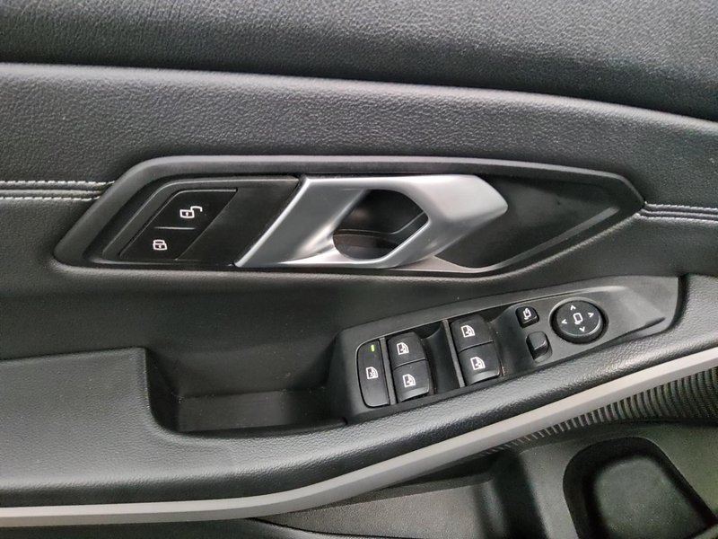 BMW 320d automatik Advantage • ACC • Full LED — 9