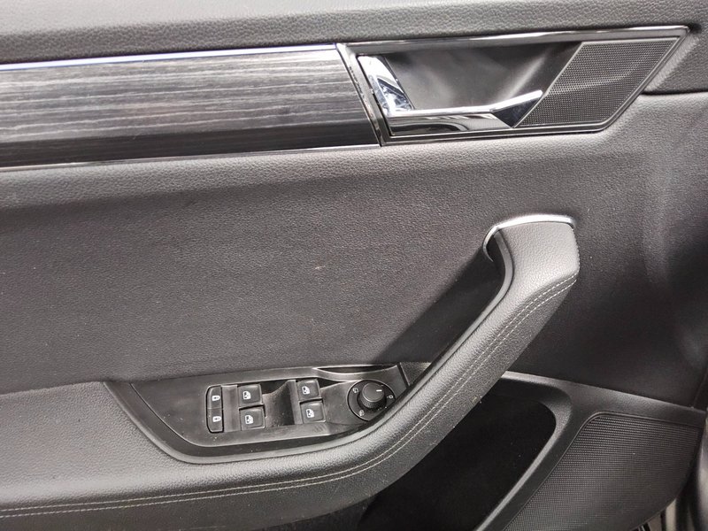 Škoda Superb Kombi 2.0 TDI automatik Style • LED • digitalni instrumenti — 10