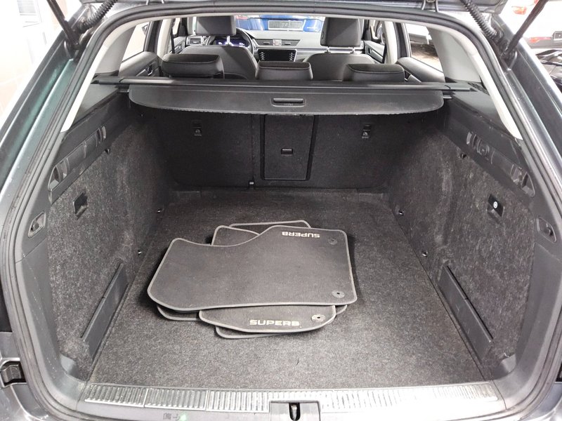 Škoda Superb Kombi 2.0 TDI automatik Style • LED • digitalni instrumenti — 12