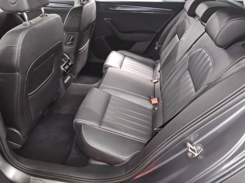 Škoda Superb Kombi 2.0 TDI automatik Style • LED • digitalni instrumenti — 13