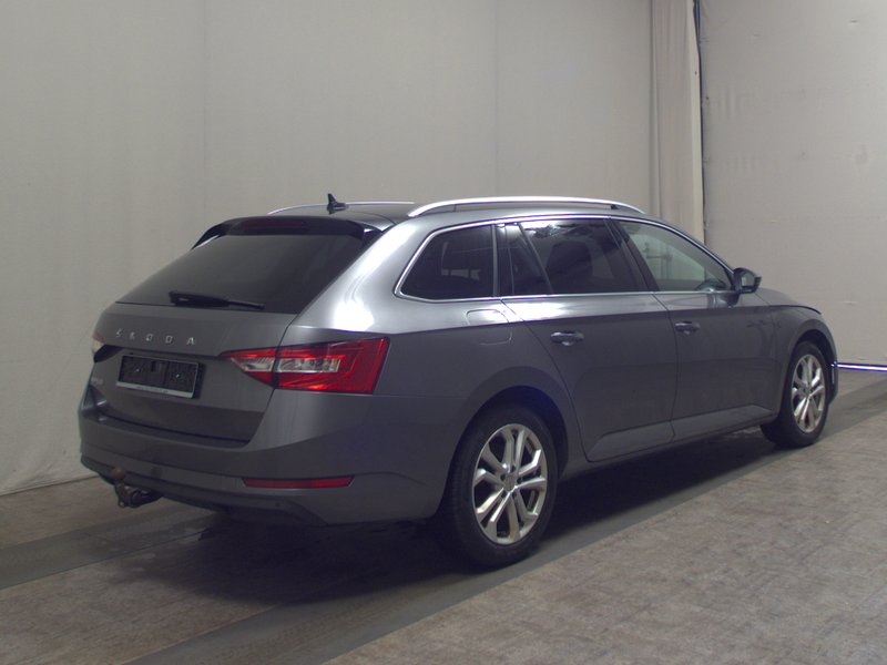 Škoda Superb Kombi 2.0 TDI automatik Style • LED • digitalni instrumenti — 4