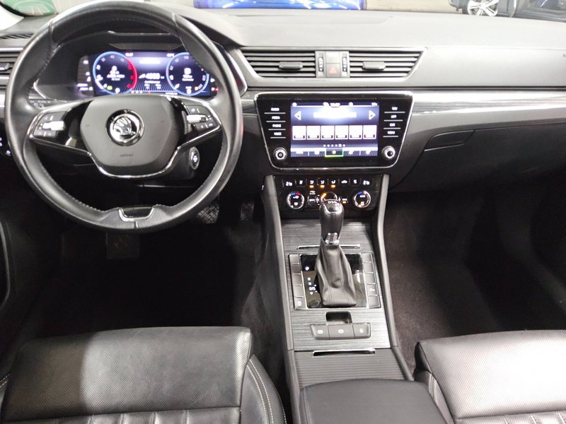 Škoda Superb Kombi 2.0 TDI automatik Style • LED • digitalni instrumenti — 5