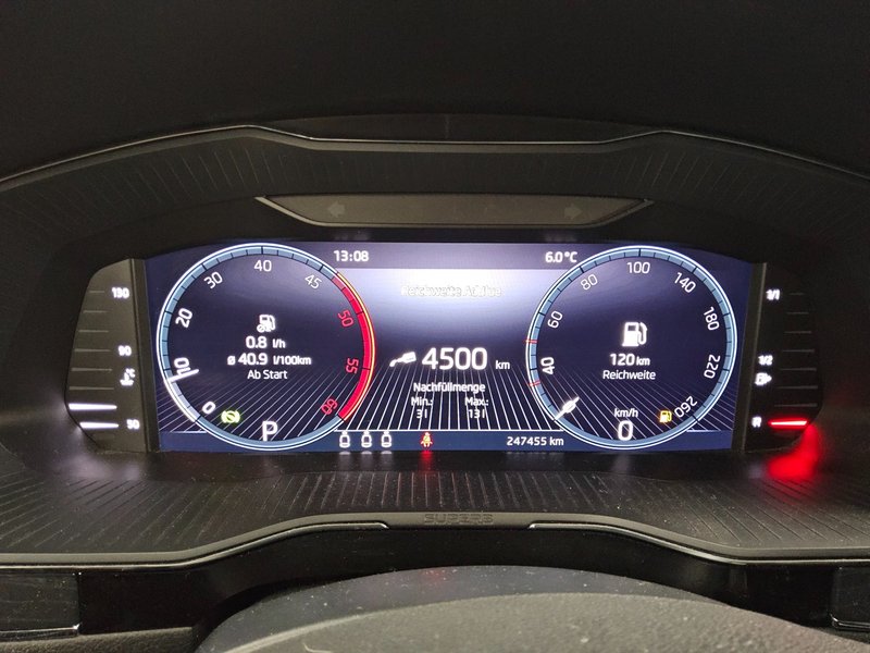 Škoda Superb Kombi 2.0 TDI automatik Style • LED • digitalni instrumenti — 8