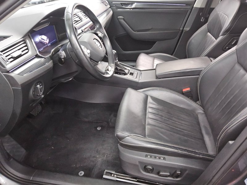 Škoda Superb Kombi 2.0 TDI automatik Style • LED • digitalni instrumenti — 9