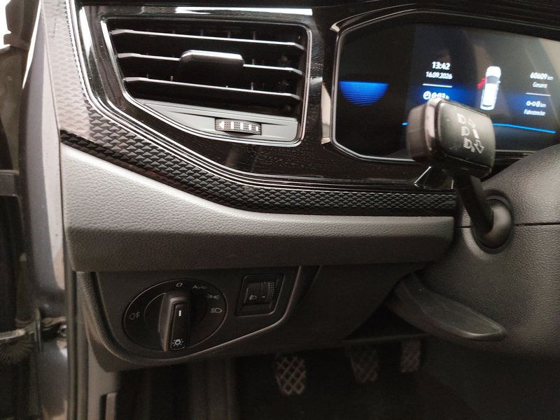 Volkswagen Polo 1.0 Life • LED • digitalni instrumenti — 7