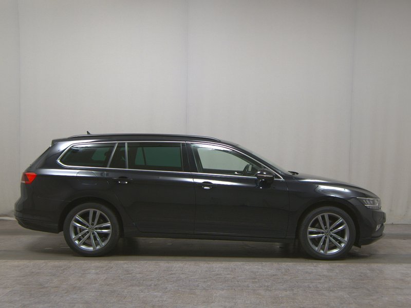 Volkswagen Passat Variant 2.0 TDI automatik Business • ACC • LED