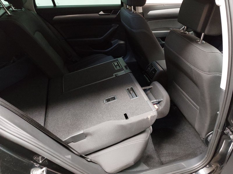 Volkswagen Passat Variant 2.0 TDI automatik Business • ACC • LED — 11