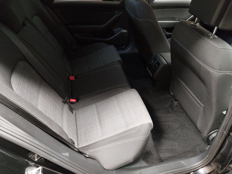 Volkswagen Passat Variant 2.0 TDI automatik Business • ACC • LED — 12