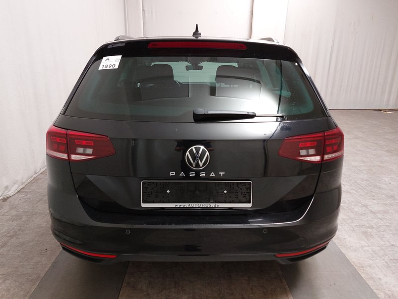 Volkswagen Passat Variant 2.0 TDI automatik Business • ACC • LED — 14